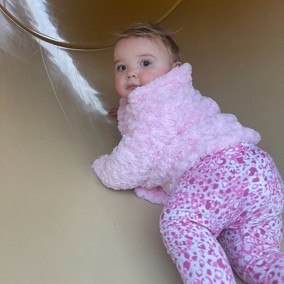 Toddler Girl's Soft Pink Faux Fur Jacket, Sz 12-18 months - Picture 3 of 8